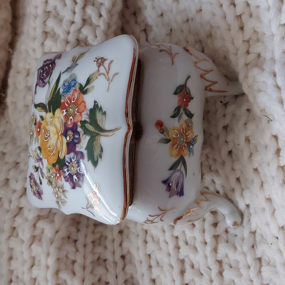 Vintage Napcoware footed trinket box